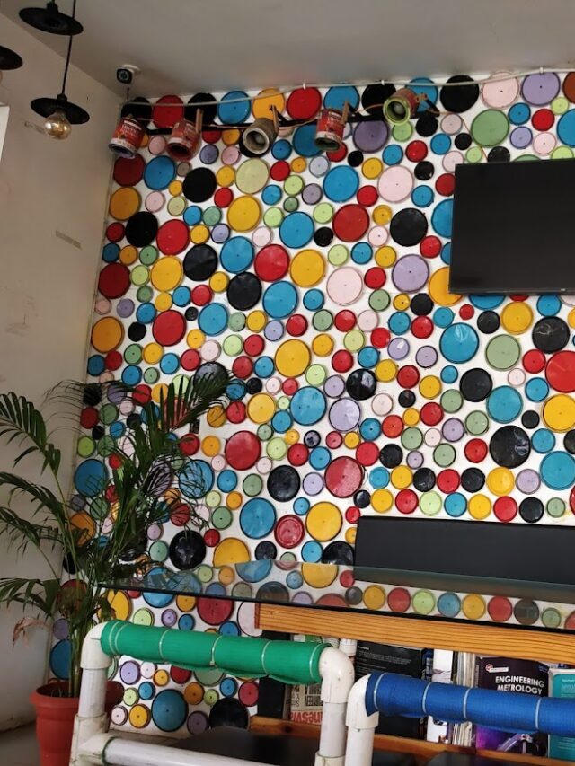 Restaurant DIY using recycled materials